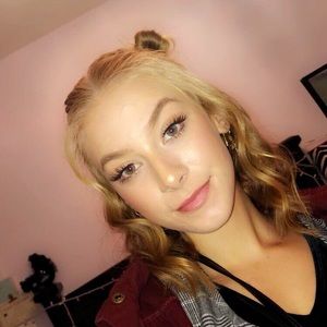 Meet your Posher, Katelyn